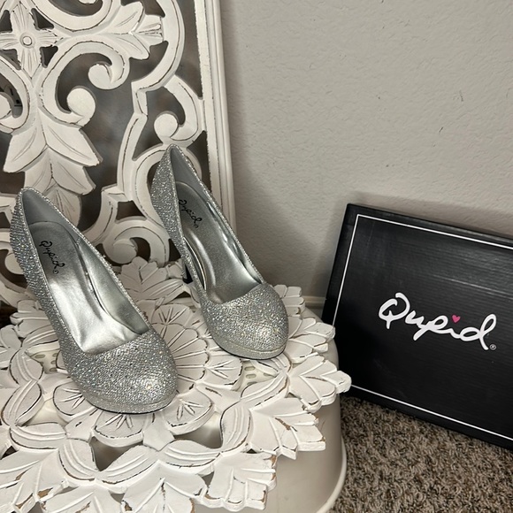 Round Toe Glitter Mesh Rhinestone Studded Low Platform Pump Heels NEW WITH BOX! - Picture 10 of 10